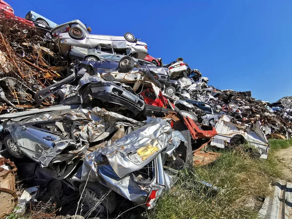 Pile of various scrap cars and other metals on a junk yard ready recycling industry. — Stock Photo, Image