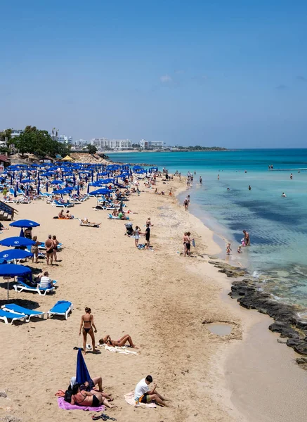 Protaras Zypern Mai 2022 Touristen Genießen Den Sommerurlaub Entspannen Sonnen — Stockfoto