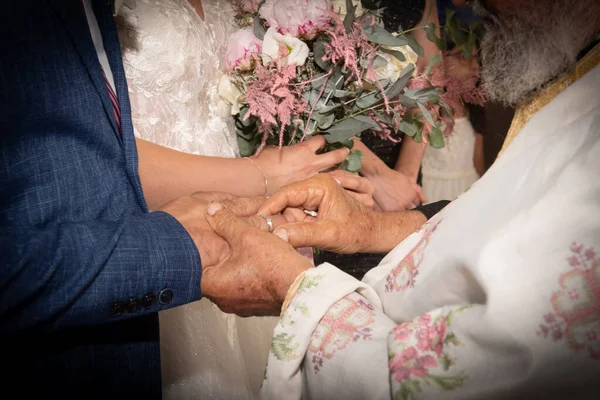 Wedding Rings Hands Groom Bride Wedding Orthodox Marriage Engagement — Stock Photo, Image