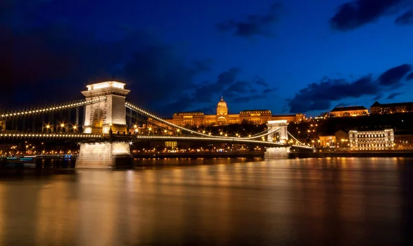 Royal Palace Buda Castle Famous Chain Bridge Sunset Lights Illuminated — Stock Photo, Image