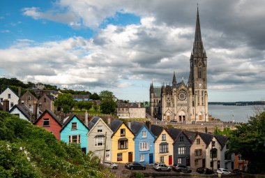 Cobh şehrindeki İskambil Evleri ve St. Colmans Katedrali Avrupa Mantar Bölgesi