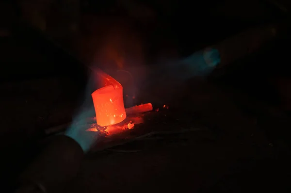 Zwei Blaue Sauerstoffflammen Schmelzen Stahl Metallschweißeisenkonstruktion — Stockfoto