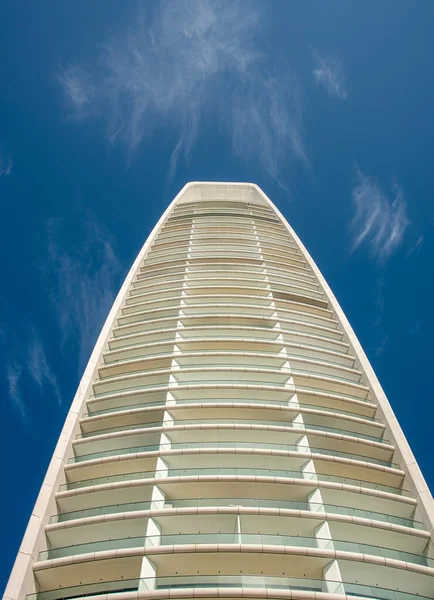 Modern Building Details Blue Cloudy Sky White Luxury Tower Futuristic — Stock Photo, Image