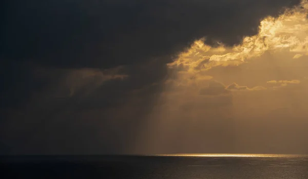 Soluppgång Havet Med Molniga Moln Och Orange Färg Seascape Morgonen — Stockfoto