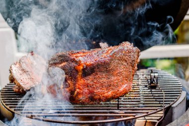 Baharatlı ızgara domuz kaburga