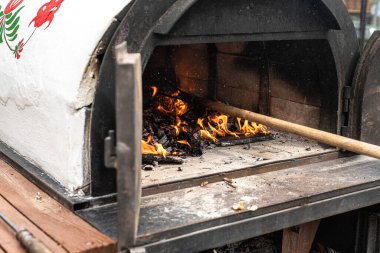 burning coals in the oven before baking pizza