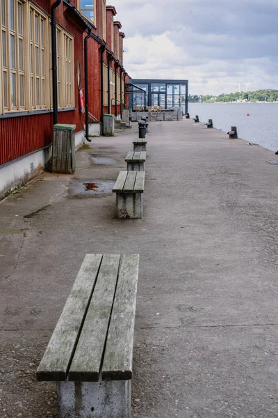 Svéd Tengerjáró Klub Előtti Padok Nacka Strandon — Stock Fotó