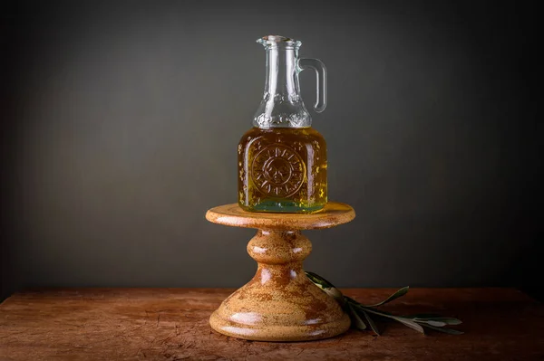 Olivenöl Retro Glas Auf Dem Kuchenstand — Stockfoto