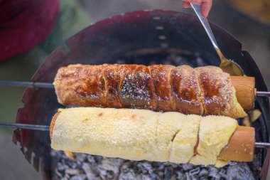 Kömürde pişirilmiş, şekerle kaplanmış baca keki..