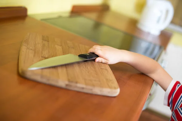 Little baby boy is reaching sharp kitchen knife — Stock Photo, Image