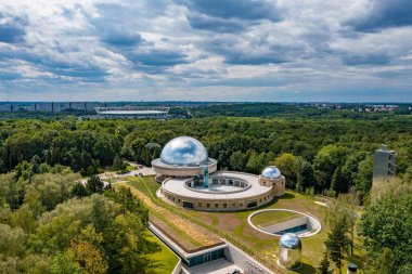 Katowice, Silezya, Polonya 'daki gökevi üzerinde insansız hava aracı görüntüsü