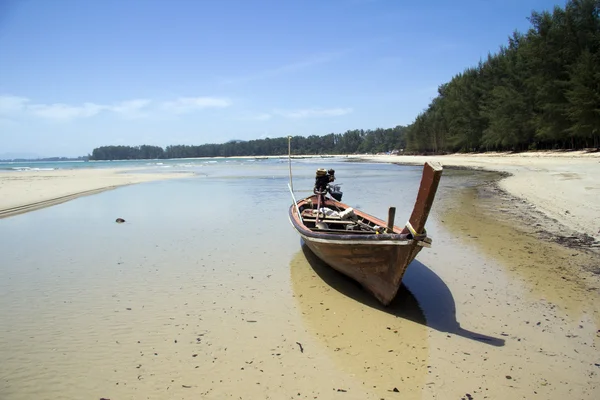 Barco en la playa, Nai Yang, Phuket — Foto de Stock