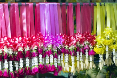 çelenk üst üste çok renkli