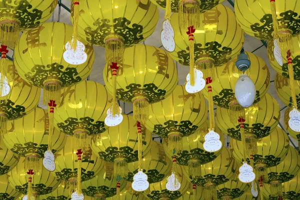 Yellow Chinese lanterns — Stock Photo, Image