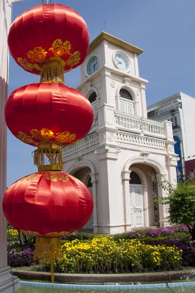 Lanternas chinesas e Torre do Relógio, Phuket — Fotografia de Stock