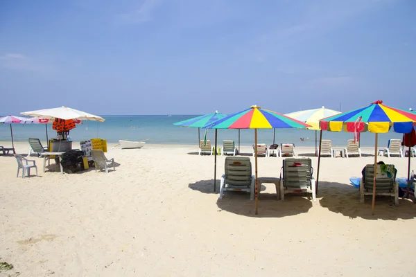 Ombrelli colorati, Spiaggia di Nai Yang, Phuket — Foto Stock
