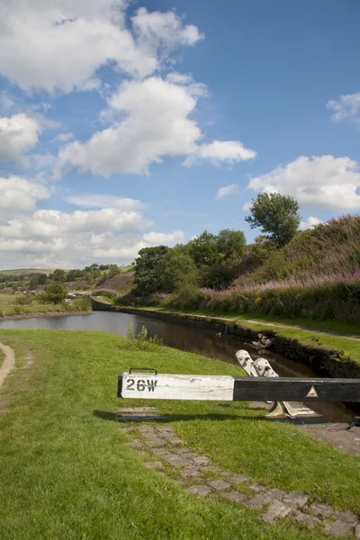 Écluse 26 sur le canal Huddersfield Narrow — Photo