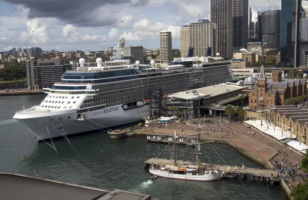 Sydney, Australien apr 7: kryssning fartyg celebrity solstice i — Stockfoto