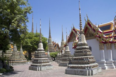 wat po stupas