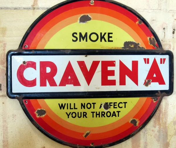 DUNEDIN,NEW ZEALAND-FEB 15TH: Vintage Craven A cigarette sign on — Stock Photo, Image