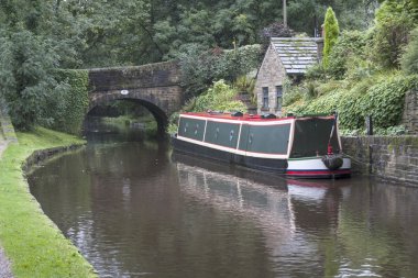 Huddersfield Canal'da mavna