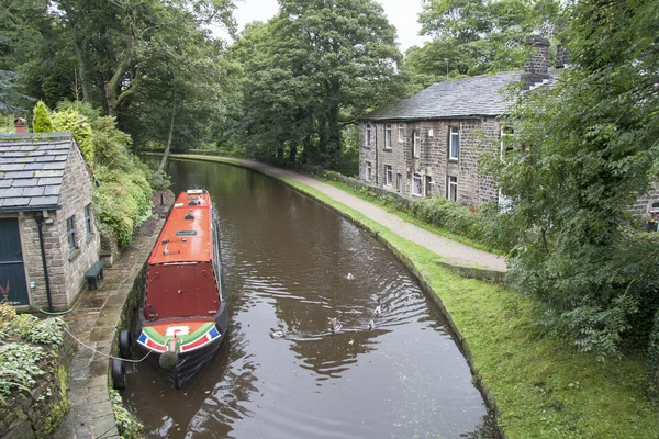 Barge et chemin de halage depuis le pont — Photo