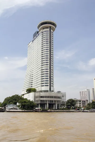 BANGKOK, THAILAND- SEP 25TH: The Hilton Millenium hotel on the C — Stock Photo, Image