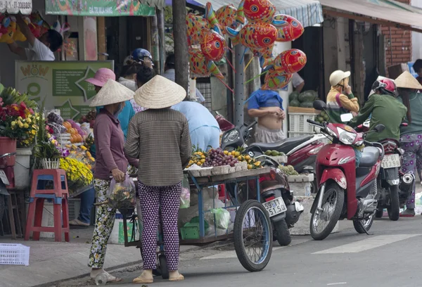 Ho či Minovo město, vietnam Listopad 3rd: prodejci a obchody na bui vien — Stock fotografie