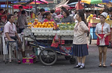 Bangkok, Tayland-Kasım 10: Bangkok'ın tipik bir sokak sahnesi