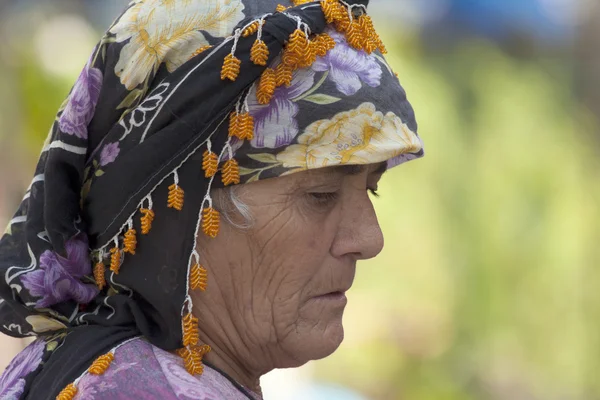 Woman wearing headscarf 5 — Stock Photo, Image
