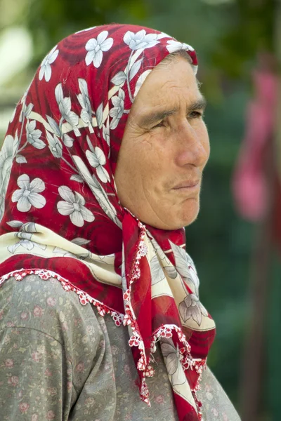 Woman wearing headscarf 4 — Stock Photo, Image