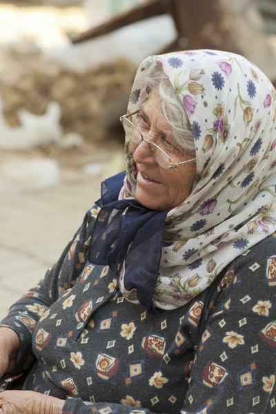 Woman wearing headscarf 2 — Stock Photo, Image