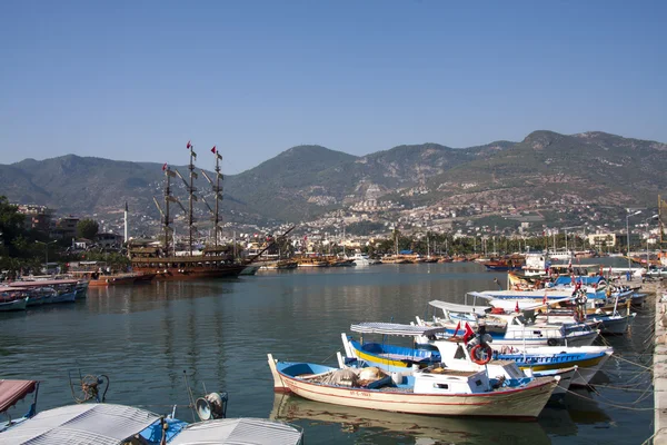 Boten in haven van alanya — Stockfoto