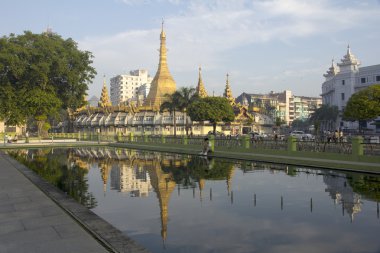 Sule Pagoda