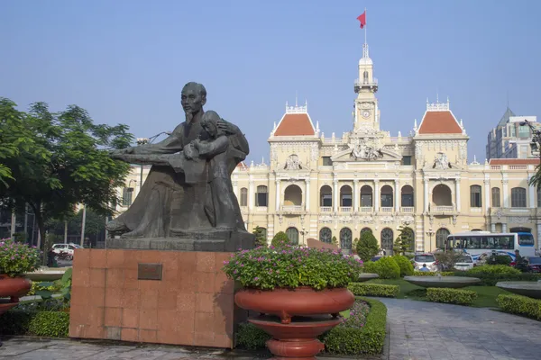 Statyn ho chi minh — Stockfoto