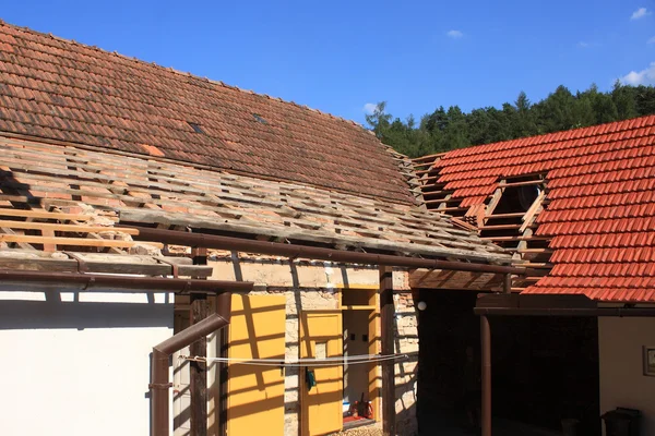 Двускатная крыша — стоковое фото
