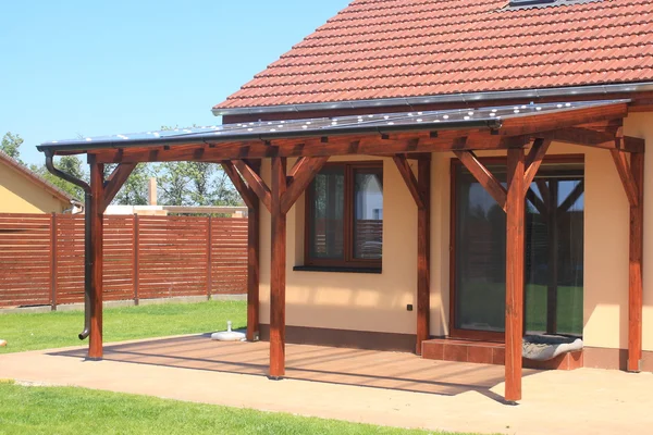 Pérgola de madeira — Fotografia de Stock