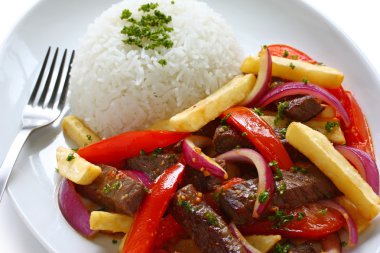 Lomo saltado, Perulu mutfağı