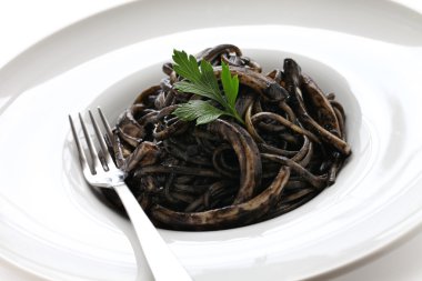 Squid mürekkep makarna