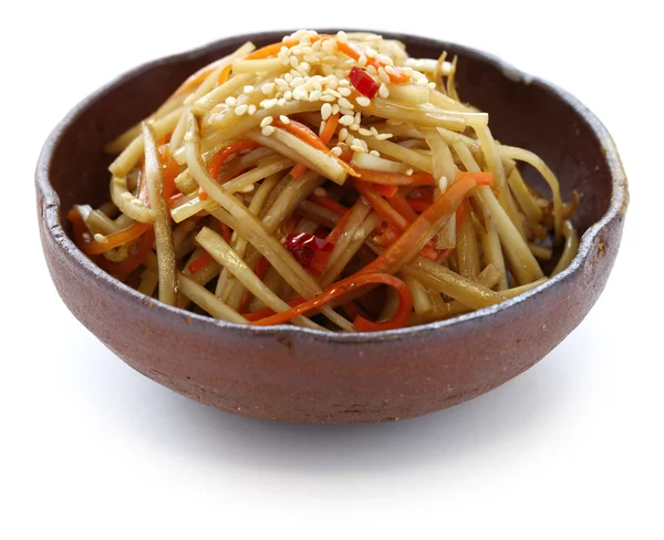 Kinpira gobo, gebakken grotere kliswortel en wortel, Japanse keuken — Stockfoto