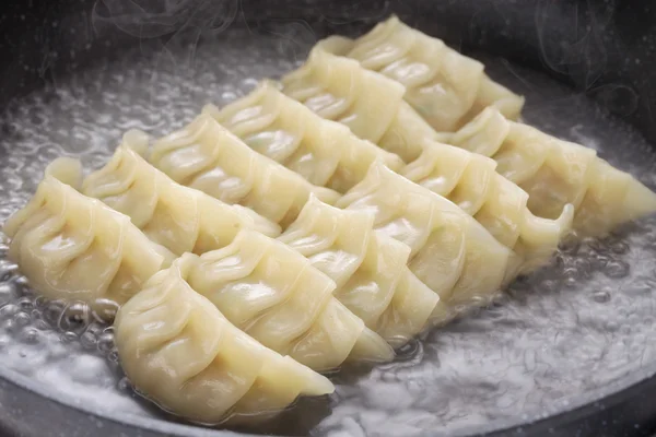 Cocinar dumplings gyoza —  Fotos de Stock