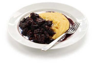 polenta ile sığır eti güveç