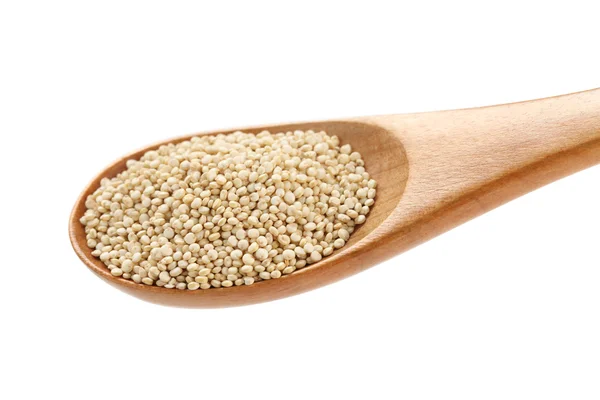 Quinoa não cozida na colher de madeira — Fotografia de Stock