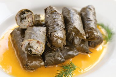 dolmalar, dolma yaprak yumurta limon sos ile