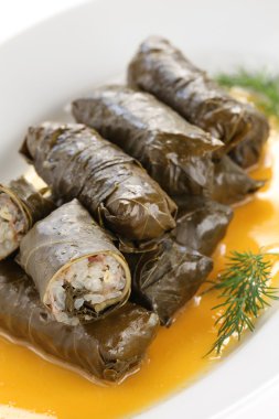 dolmalar, dolma yaprak yumurta limon sos ile