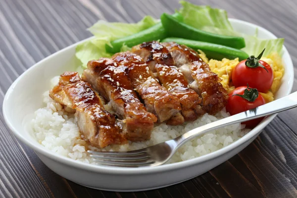 Ayam Teriyaki di atas nasi — Stok Foto