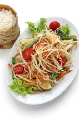 Yeşil papaya salatası ile yapışkan pirinç
