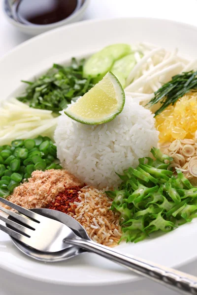 Thai rice salad — Stock Photo, Image