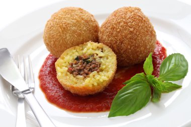 arancini, kızarmış pirinç topları