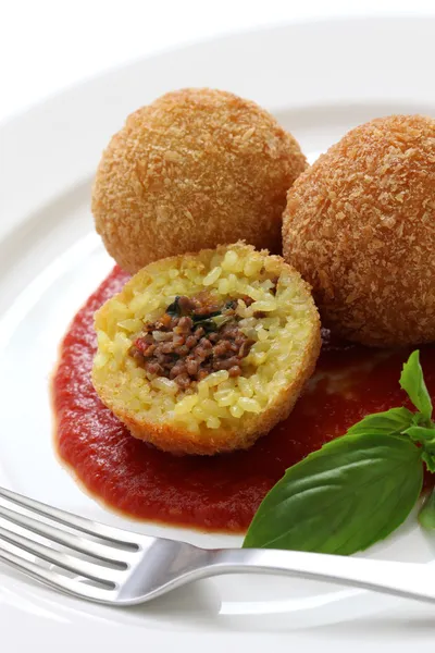 Arancini, kızarmış pirinç topları — Stok fotoğraf